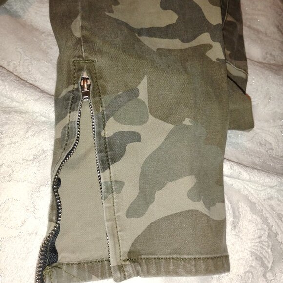 Men's Camo Cargo Pants - Picture 7 of 8